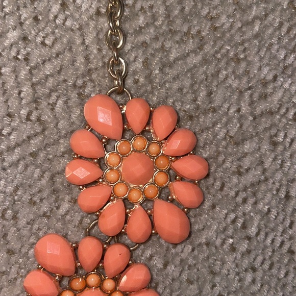 Coral statement necklace - Picture 2 of 2